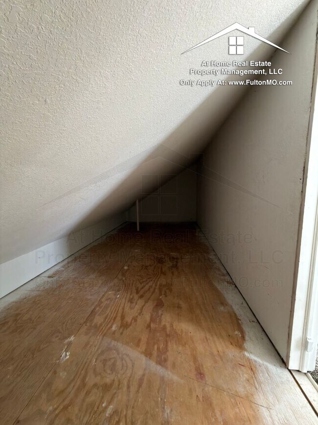 Building Photo - Greystone Court Duplex 1011-1013