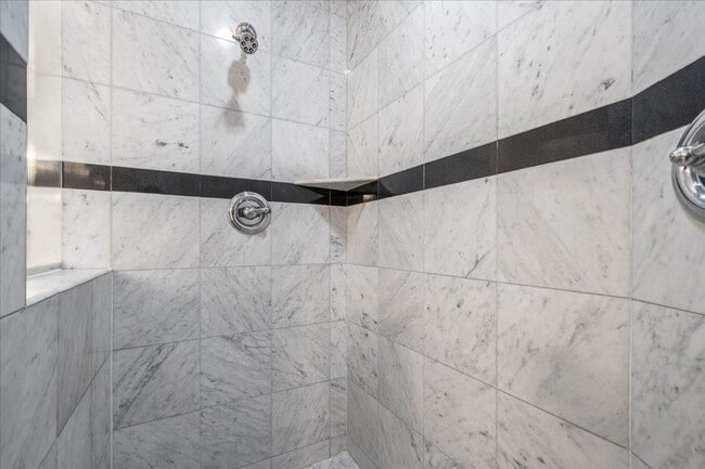 Building Photo - 360 E Desert Inn Rd