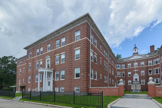 Building Photo - 1008 Main St