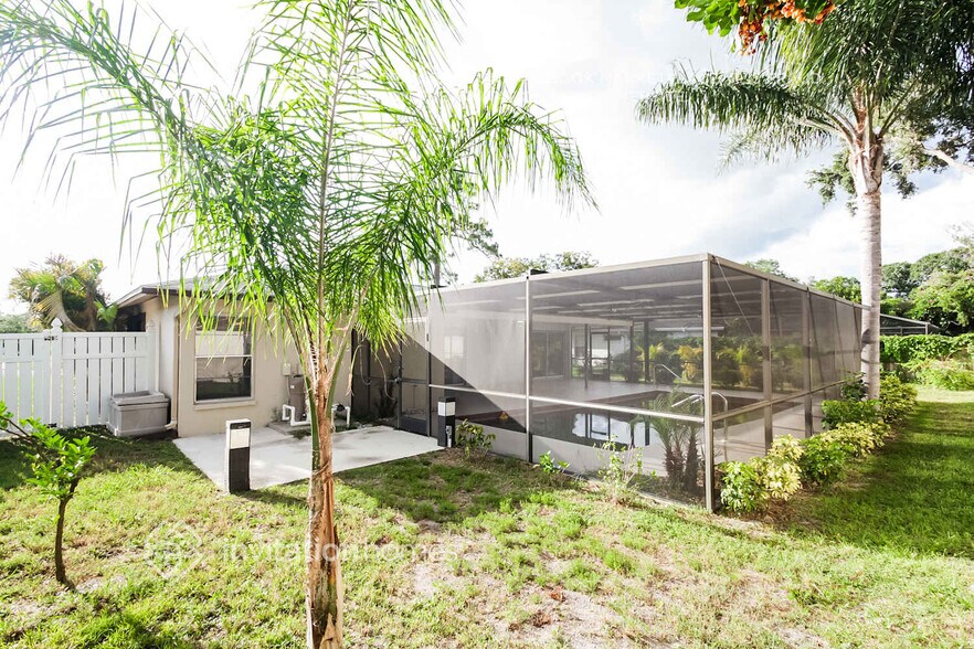 Building Photo - 1485 Palmwood Dr