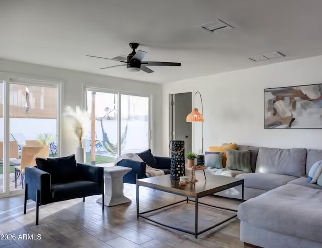 Building Photo - 7225 E Villa Way