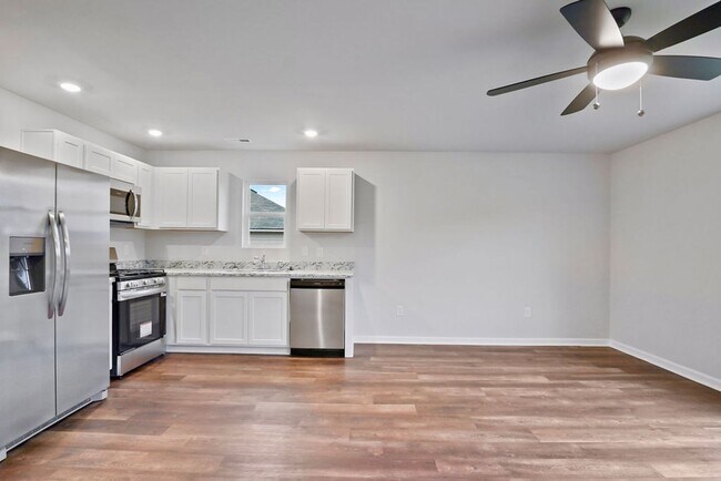 Building Photo - 821 Ashford Dr