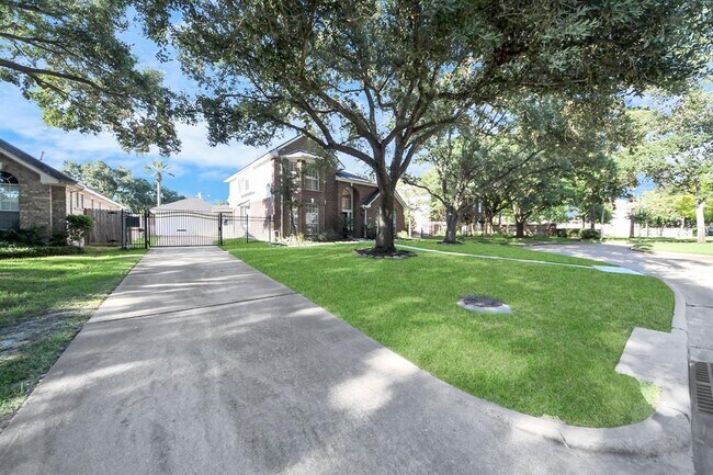 Building Photo - 623 Airybrook Ln