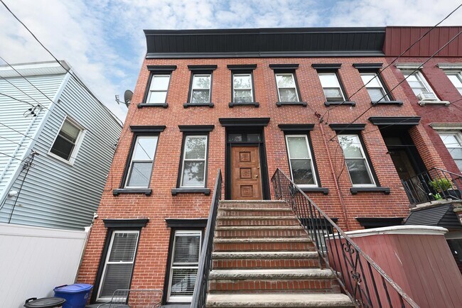 Building Photo - 7 Whitman Ave