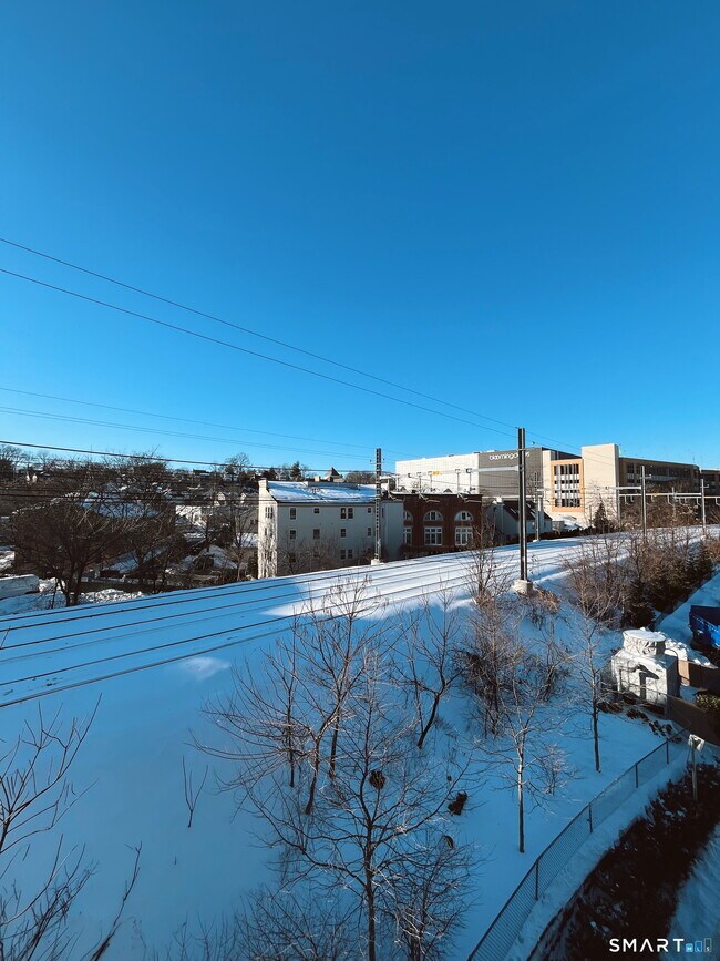 Building Photo - 33 N Water St