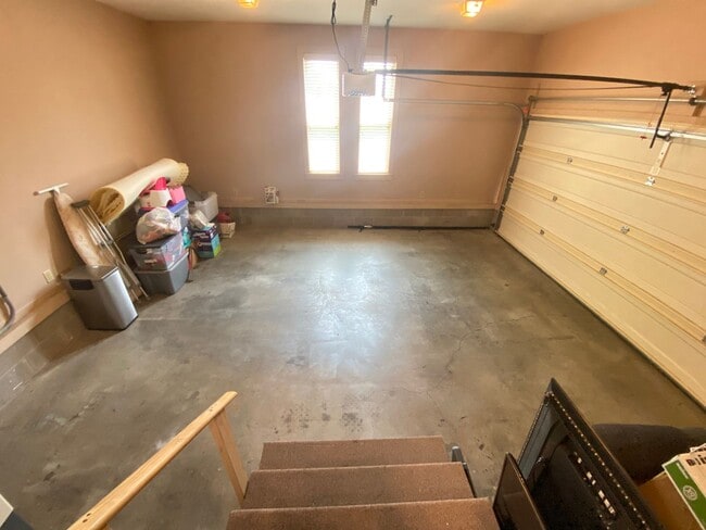 Building Photo - Beautiful home in Fairways subdivision off Coles Ferry Pk.