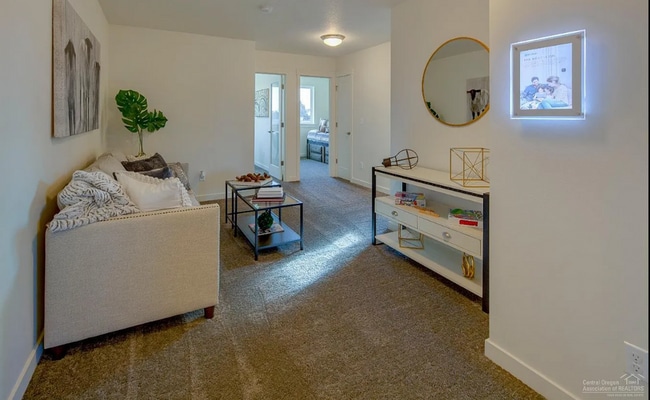 Building Photo - Modern 3 BR, 2 BA Townhouse in the Heart of Bend, OR!