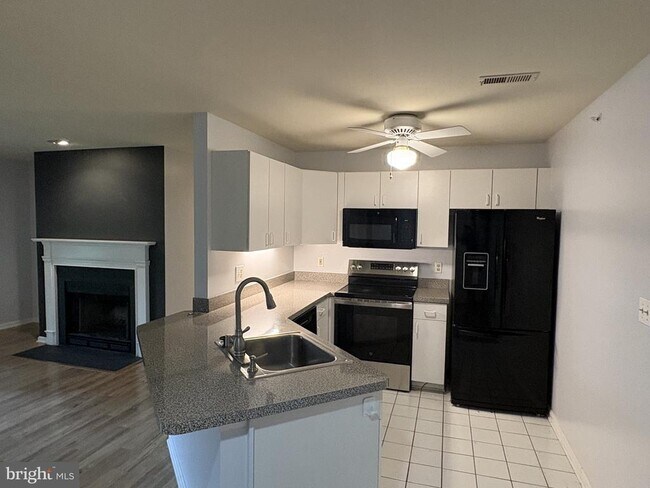 Building Photo - 9 Tintern Ct