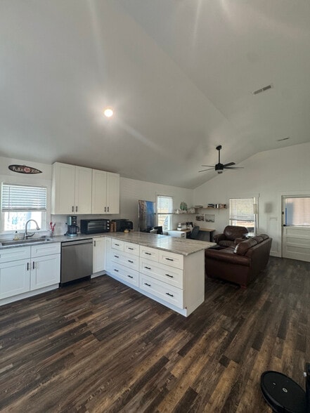 Building Photo - 8101 Freeze Rd