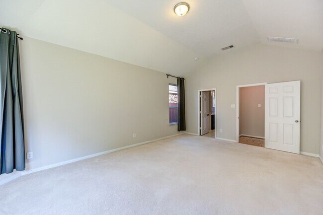 Building Photo - 5918 Rivergrove Bend Dr