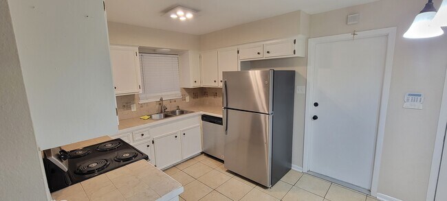 Building Photo - 5244 Larcade Dr