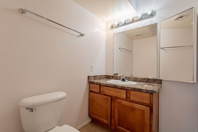 Building Photo - Ready to Move In - Two Bedrooms!