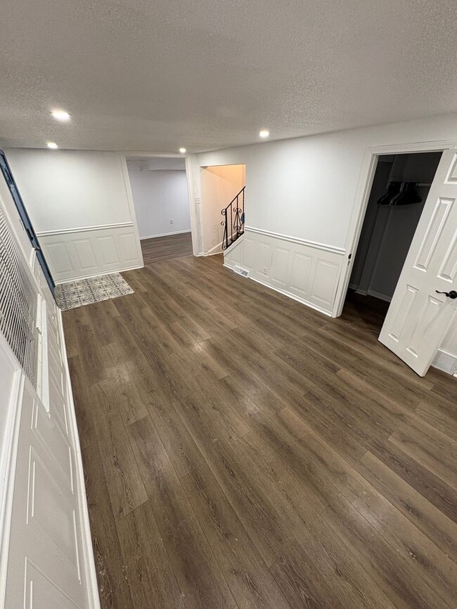 Building Photo - 3 Bed / 2.5 Bath Home on a Corner Lot – Bright, Updated, and Move-In Ready