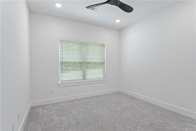 Building Photo - 17 Westmorland Dr
