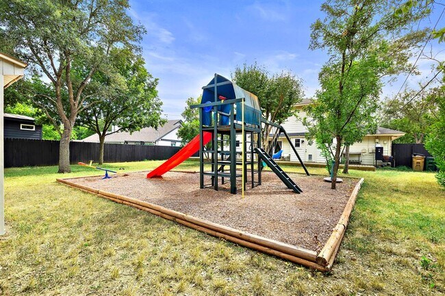 Building Photo - 6303 Morning Dew Dr
