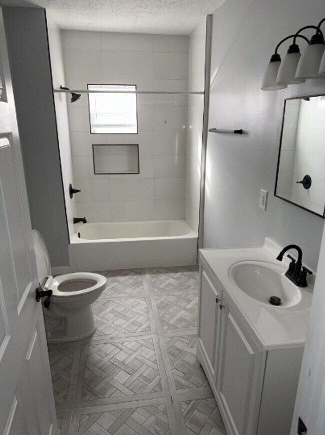 Building Photo - 940 Jefferson Ave