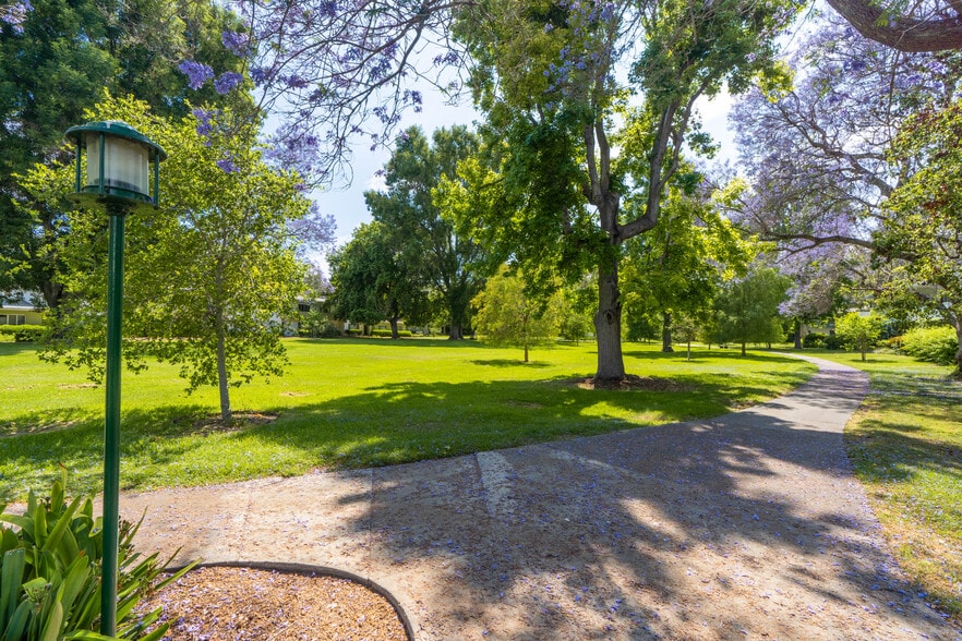 Building Photo - 5161 Village Grn