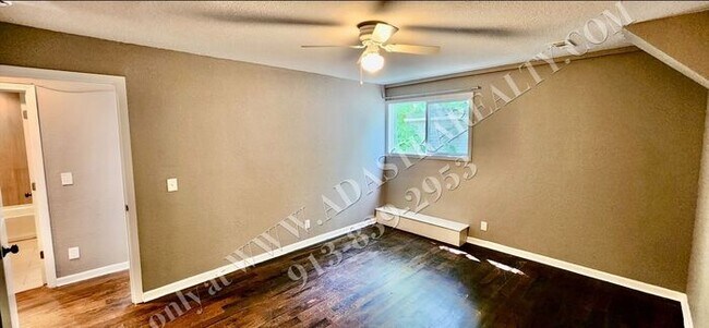 Building Photo - Nice Updated 3 Bed, 1 Bath in KCK-Availabl...