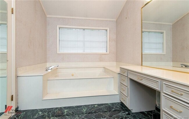 Building Photo - 8917 Glenmora Dr