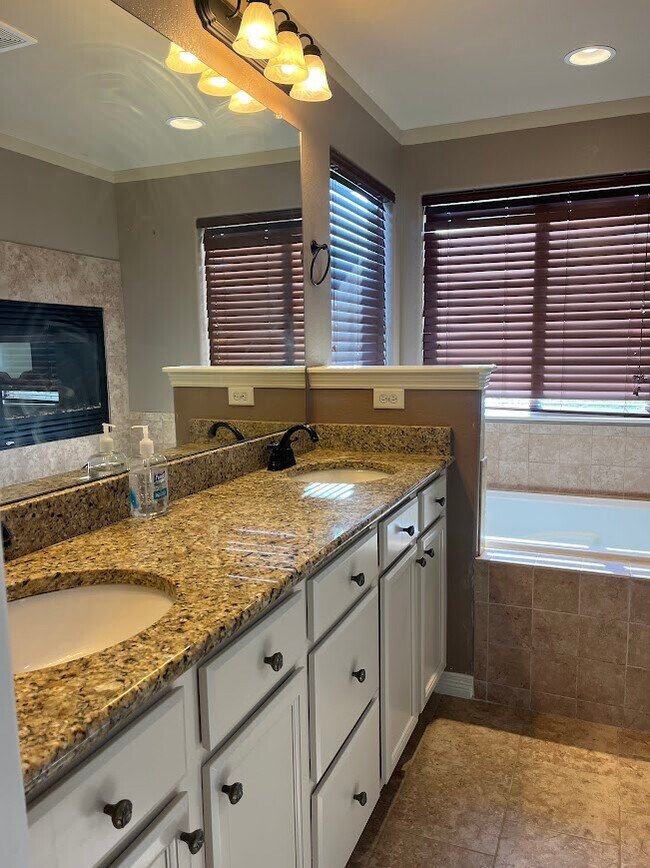 Building Photo - 964 Pyxis Dr