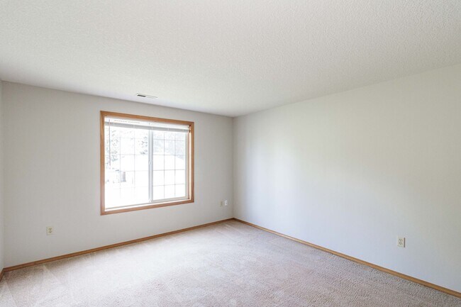 Building Photo - Spacious 4 Bedroom Home | 2,116 SF | Great Room with Fireplace | Fenced Backyard & 2-Car Garage