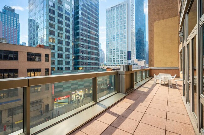 Building Photo - 350 W 43rd St