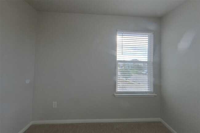 Building Photo - 15012 Custis Ln