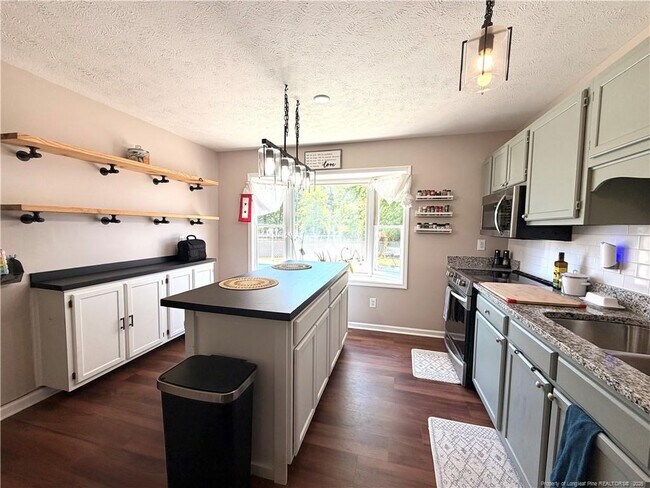 Building Photo - 1030 Rim Rd