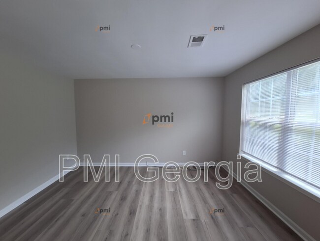 Building Photo - 8170 Autumn Green Dr
