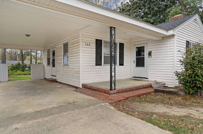Building Photo - Charming 3-Bed Ranch-Style Home in the Heart of Wilson
