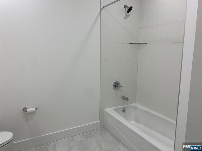 Building Photo - 301 Beech St