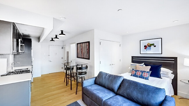 Interior Photo - 180 Franklin