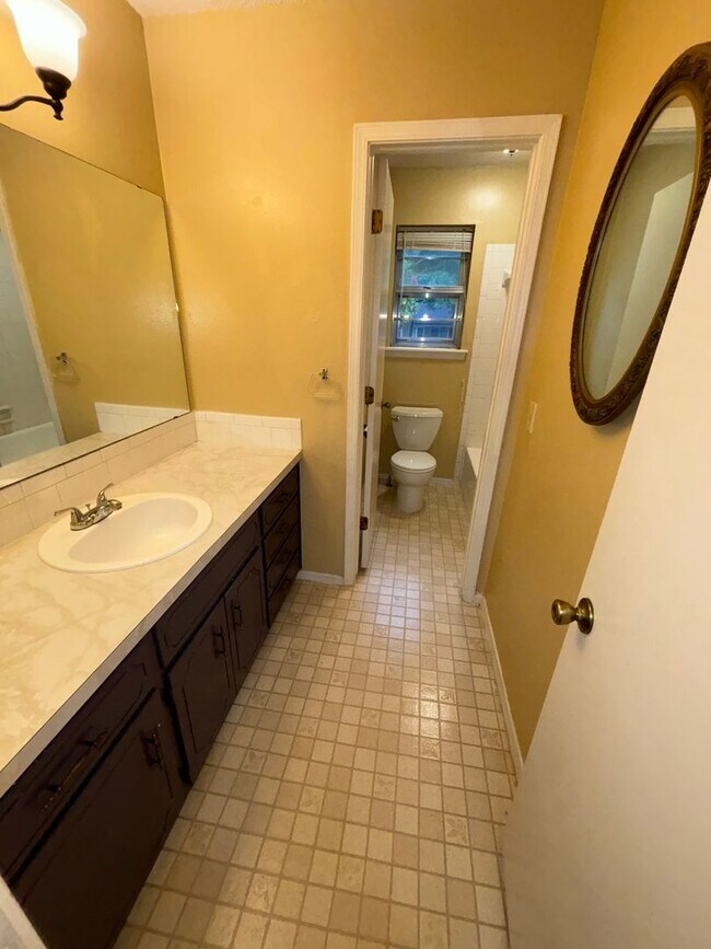 Building Photo - 3203 Cherokee Dr