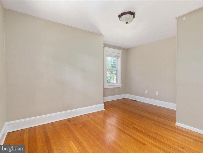 Building Photo - 301 Wood Ave