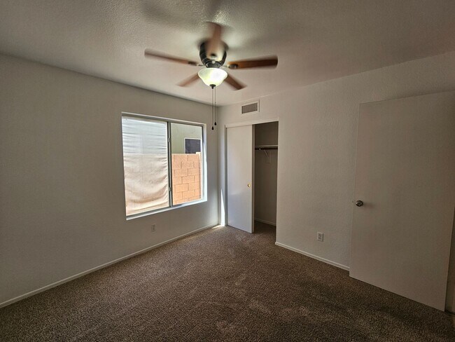 Building Photo - 3 Bedroom Home - No HOA - Single Level - North Phoenix *$500 Off First Month's Rent*