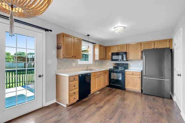 Building Photo - 41 Squire Cir