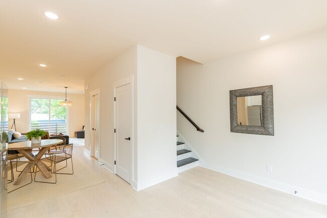 Building Photo - Modern North Shore Townhome with 2-Car Garage & Walkable Location