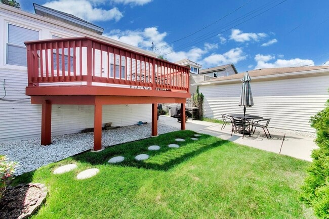 Building Photo - 7922 W Elmgrove Dr