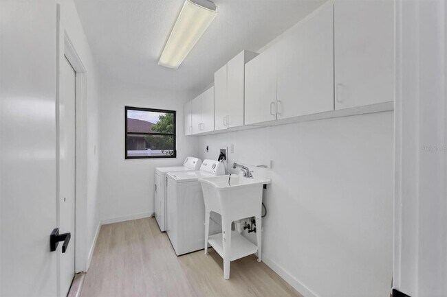 Building Photo - 948 Andrews Ave NW