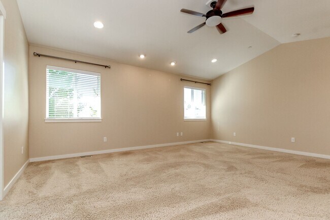 Building Photo - Beautiful Bell Hill Home in DuPont