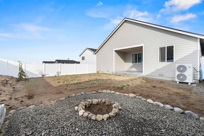 Building Photo - 10813 N Beaverhead Rd