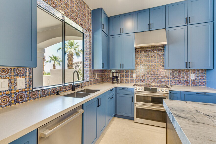 Building Photo - 2800 Cholla Pl