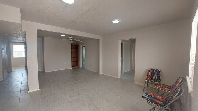 Building Photo - 4 bedroom 2 bathroom home ready now!!!!