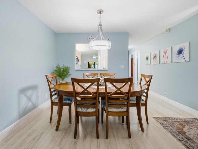 Building Photo - 5800 Princess Palm Ct