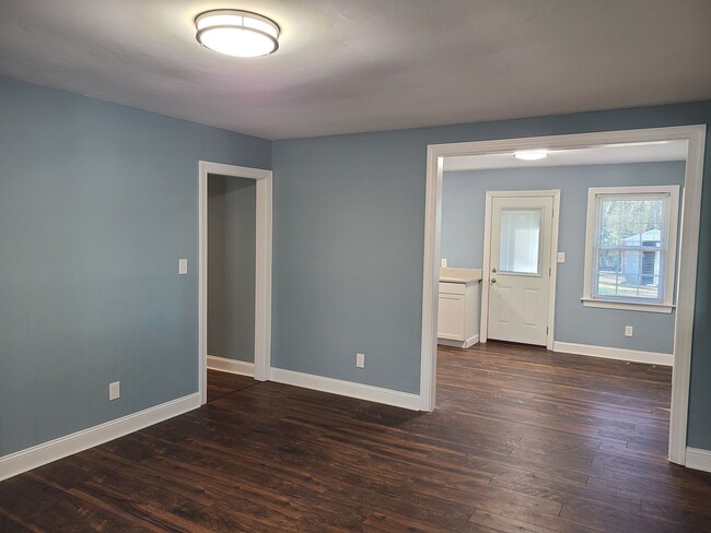 Building Photo - 3 bedroom, 2 bath home - Burgaw
