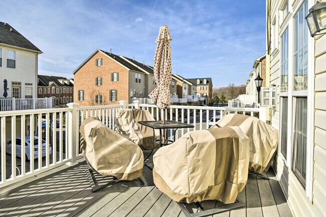 Building Photo - 5077 Cameo Terrace