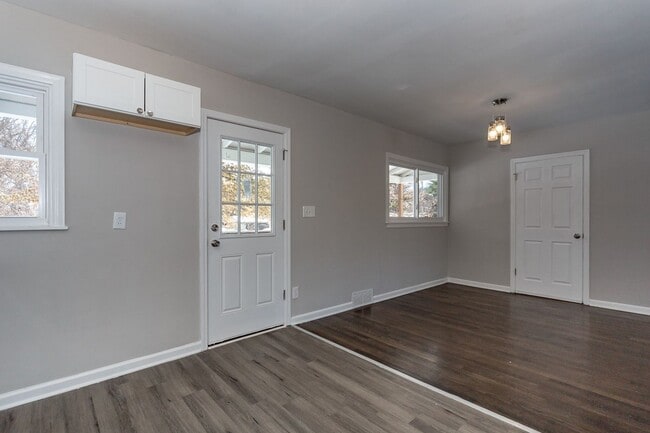 Building Photo - COMING SOON: Beautiful and Renovated Property in Raytown!