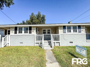 Building Photo - 600 Howell St