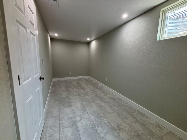 Building Photo - 10821 Larry Dr