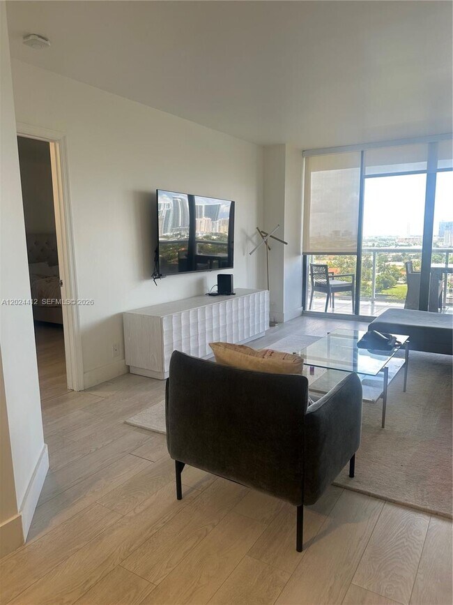 Building Photo - 3640 Yacht Club Dr